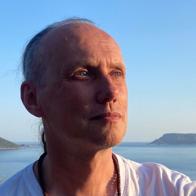 Антон Шахов